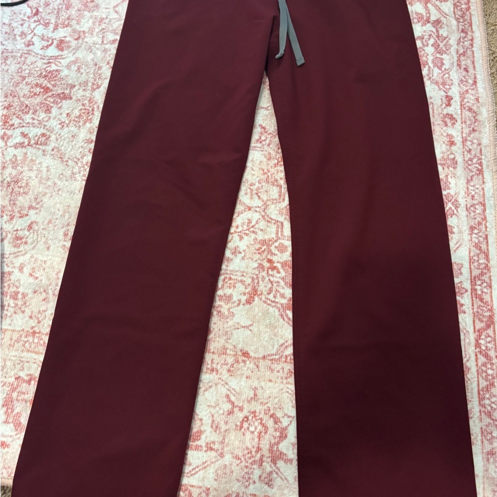 Figs Men's Drawstring Joggers in Burgundy